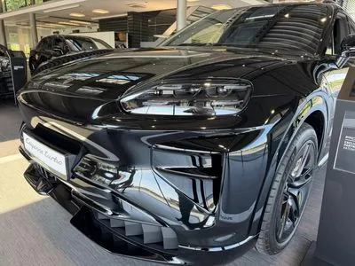 Porsche Cayenne 113.2kWh