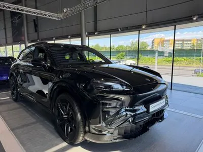Porsche Cayenne 113.2kWh