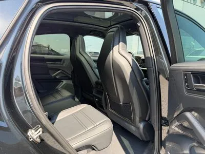 Porsche Cayenne E-Hybrid PHEV Black Edition