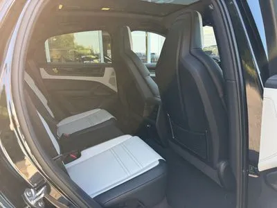 Porsche Cayenne E-Hybrid PHEV Black Edition
