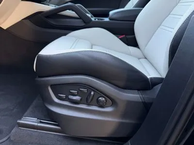 Porsche Cayenne E-Hybrid PHEV Black Edition