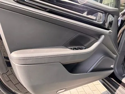 Porsche Panamera 4 E-Hybrid