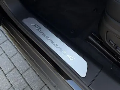 Porsche Panamera 4