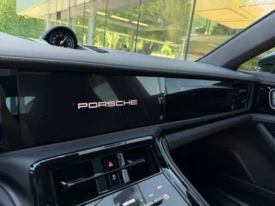 Porsche Panamera 4