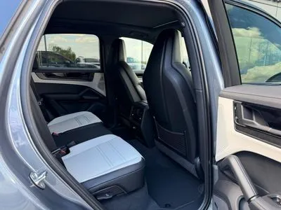 Porsche Cayenne Black Edition