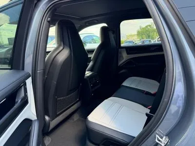 Porsche Cayenne Black Edition
