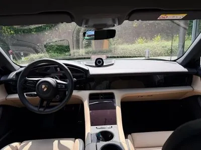 Porsche Taycan 4