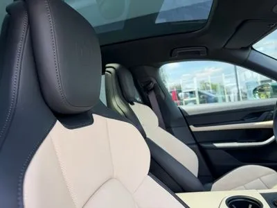 Porsche Taycan 4