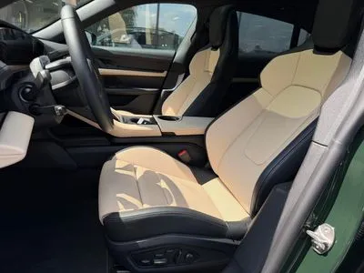 Porsche Taycan 4