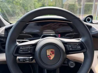 Porsche Taycan 4