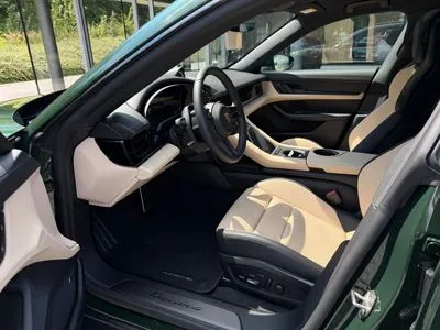 Porsche Taycan 4