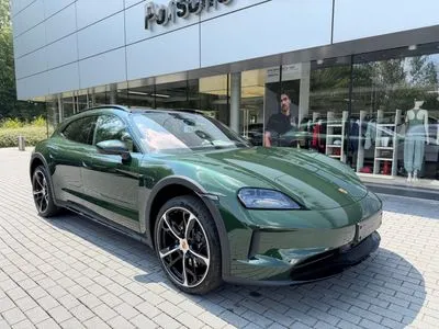 Porsche Taycan 4