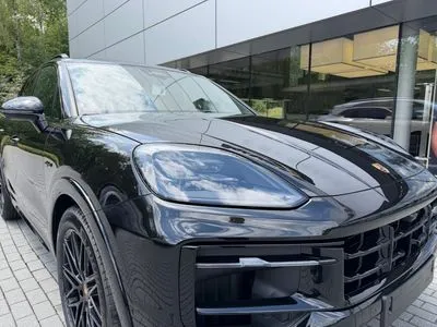 Porsche Cayenne E-Hybrid PHEV Black Edition