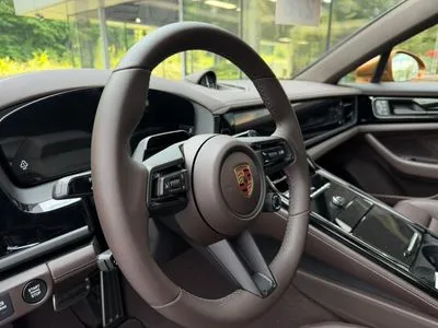 Porsche Panamera 4