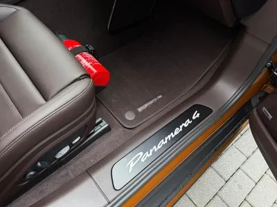 Porsche Panamera 4