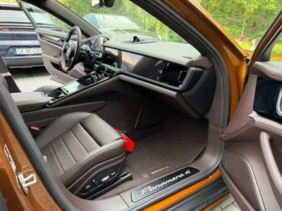 Porsche Panamera 4