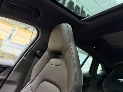 Porsche Panamera 4