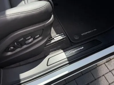 Porsche Cayenne E-Hybrid PHEV Black Edition