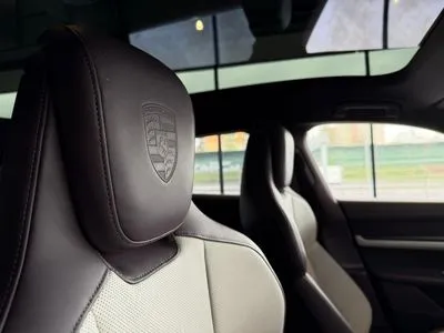 Porsche Taycan 4