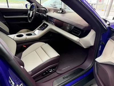 Porsche Taycan 4
