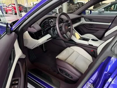 Porsche Taycan 4