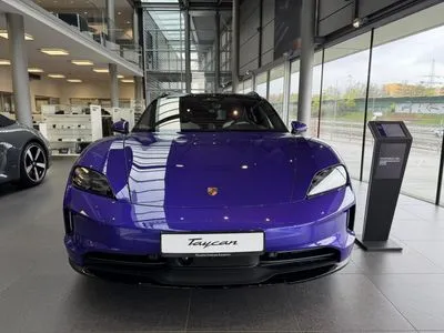 Porsche Taycan 4