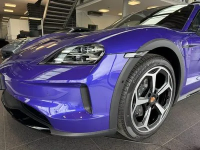 Porsche Taycan 4