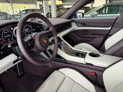 Porsche Taycan 4