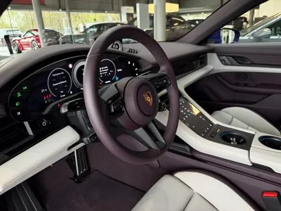 Porsche Taycan 4