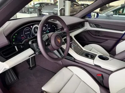 Porsche Taycan 4