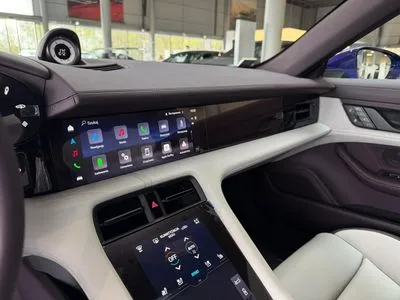 Porsche Taycan 4