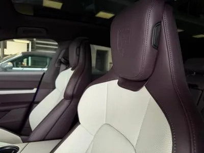 Porsche Taycan 4