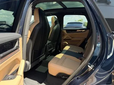 Porsche Cayenne E-Hybrid PHEV Black Edition