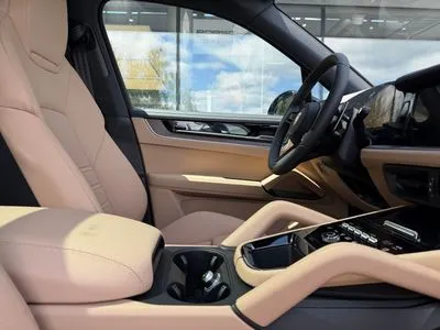Porsche Cayenne E-Hybrid PHEV Black Edition