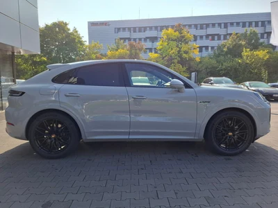 Porsche Cayenne E-Hybrid PHEV Black Edition
