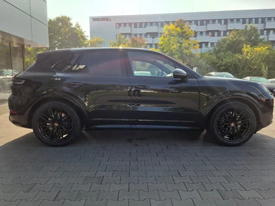 Porsche Cayenne E-Hybrid PHEV Black Edition