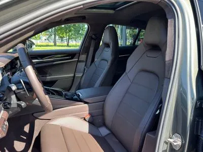 Porsche Panamera 4