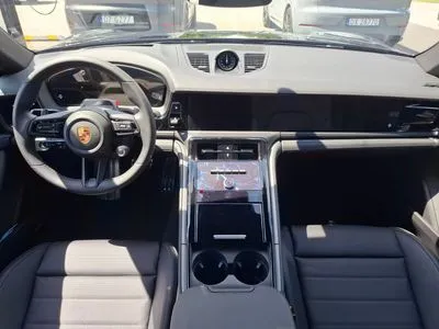 Porsche Panamera 4