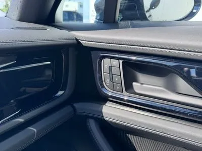 Porsche Panamera 4