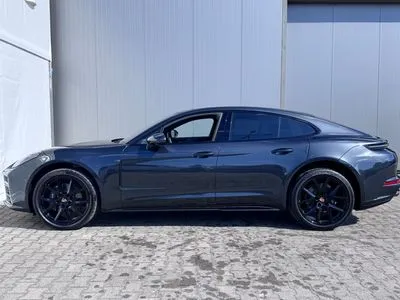 Porsche Panamera 4