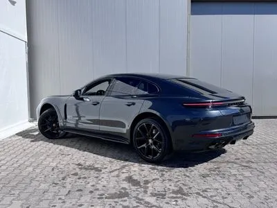 Porsche Panamera 4