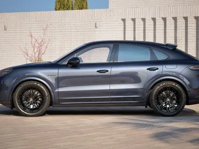 Porsche Cayenne E-Hybrid PHEV Black Edition