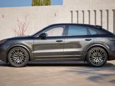 Porsche Cayenne E-Hybrid PHEV Black Edition