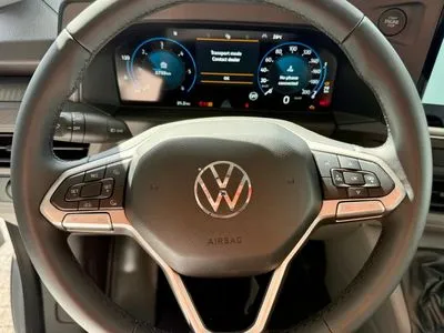Volkswagen T7 Furgon PLUS