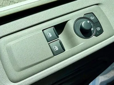 Volkswagen T7 Furgon PLUS