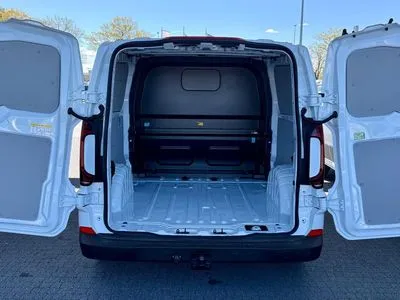 Volkswagen T7 Furgon PLUS