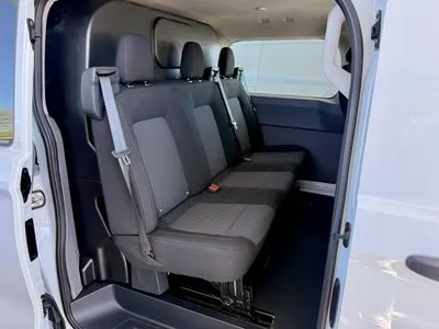 Volkswagen T7 Furgon PLUS